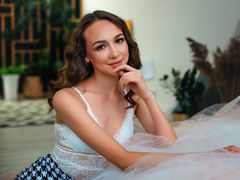 EmilySimon - female with brown hair webcam at LiveJasmin