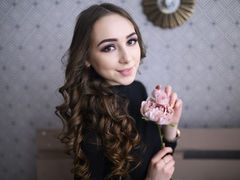 EmilySimon - female with brown hair webcam at LiveJasmin