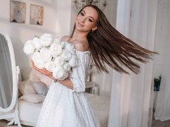 EmilySimon - female with brown hair webcam at LiveJasmin