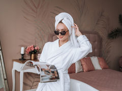 EmilySimon - female with brown hair webcam at LiveJasmin