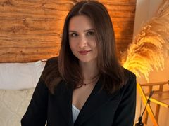 EmilyWillis - female with black hair webcam at LiveJasmin