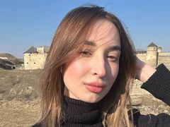 EmilyoneRoss from LiveJasmin