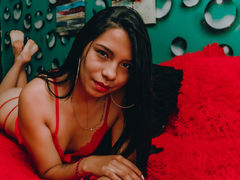 CarolGonzalez - female with black hair webcam at LiveJasmin