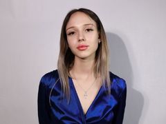 EmmaGilmore - female with brown hair webcam at LiveJasmin