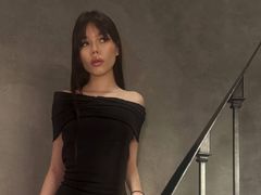 EmmaJohnson - female with brown hair webcam at xLoveCam
