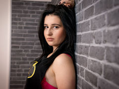 Emma_Morgan - female with brown hair webcam at ImLive