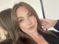 EricaReynolds - female with brown hair webcam at LiveJasmin