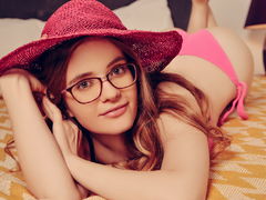 EmmaSwims - blond female webcam at LiveJasmin