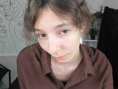 EmmanuelBrown - female with brown hair webcam at LiveJasmin