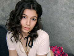 EmmieWren - female with black hair webcam at LiveJasmin