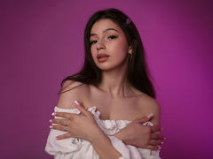 EmmieWren - female with black hair webcam at LiveJasmin
