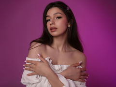 EmmieWren - female with black hair webcam at LiveJasmin