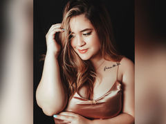 EmaGray - blond female with  big tits webcam at LiveJasmin