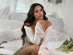 EmmyLee - female with brown hair webcam at LiveJasmin