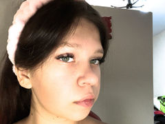 EmmyReds from LiveJasmin