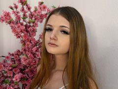 EnjiReey - blond female webcam at LiveJasmin