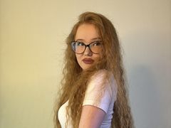 EpifaniaRalls - female with brown hair webcam at LiveJasmin