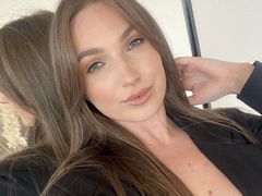 EricaReynolds - female with brown hair webcam at LiveJasmin