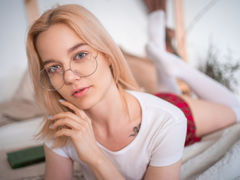 TraceyWilson - female with brown hair and  big tits webcam at LiveJasmin