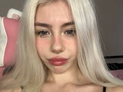 ErikaQwe from LiveJasmin