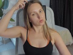 ErinWise - female with brown hair webcam at LiveJasmin