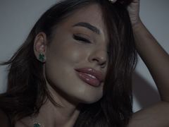 EsmeAinsley - female with brown hair webcam at LiveJasmin