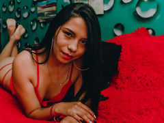 CarolGonzalez - female with black hair webcam at LiveJasmin