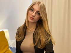 EvaBllake - blond female webcam at LiveJasmin