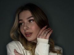 EvaEllees - blond female webcam at LiveJasmin