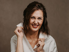 EvaFriend - female with brown hair webcam at LiveJasmin