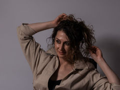 EvaFriend - female with brown hair webcam at LiveJasmin