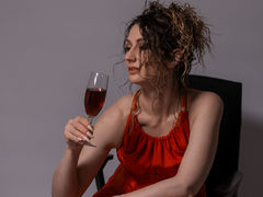 EvaFriend - female with brown hair webcam at LiveJasmin