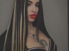 EvaMelnik - female with black hair webcam at LiveJasmin