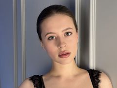 EvaNox - female with brown hair webcam at LiveJasmin