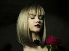 EvaThopson - female with black hair webcam at LiveJasmin