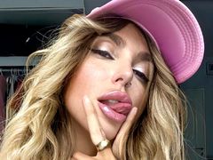 GoldenBeautyN - blond female webcam at LiveJasmin