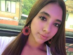 BeckiLayne - female with black hair and  big tits webcam at LiveJasmin