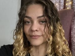 EvelynCortes - blond female webcam at LiveJasmin