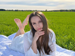 EvelynElyx - female with brown hair webcam at LiveJasmin