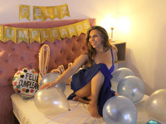 EvelynField - female with brown hair and  big tits webcam at LiveJasmin