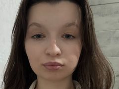 EvelynGallian - female with brown hair webcam at LiveJasmin