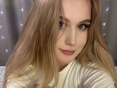 EverlyMoon - blond female webcam at LiveJasmin