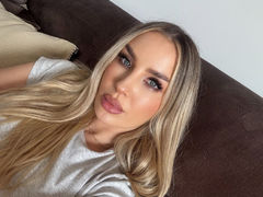 Evixa - female with brown hair and  big tits webcam at LiveJasmin