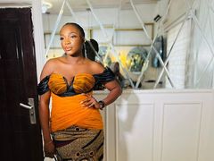 EvoraAndrews - female with black hair webcam at LiveJasmin