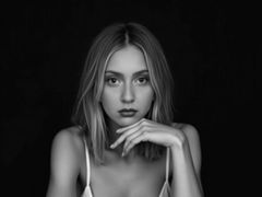 FancyEmans from LiveJasmin