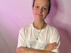 FarahChaffins - female with brown hair webcam at LiveJasmin