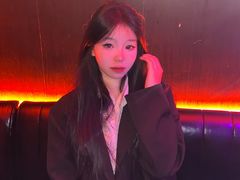 FayElsa - female with black hair and  big tits webcam at LiveJasmin