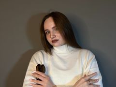 FeliceAmond - female with brown hair webcam at LiveJasmin