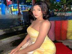 FelizOganda - shemale with black hair webcam at LiveJasmin