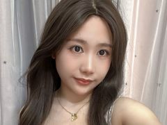 Ffengj from LiveJasmin